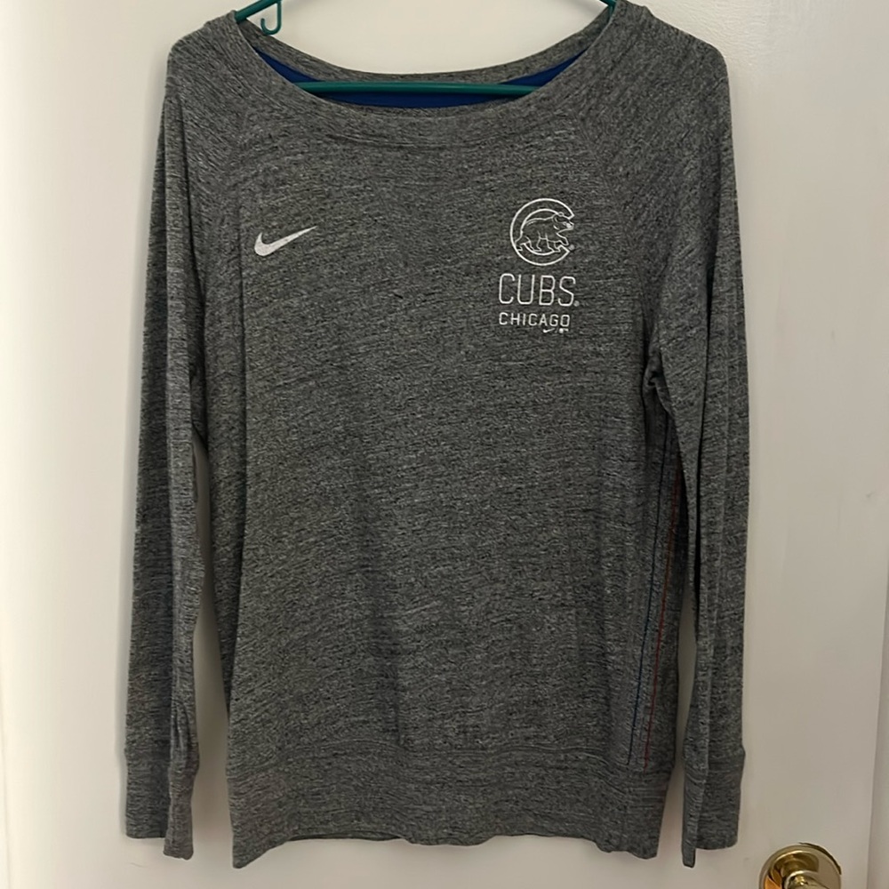 Adorable NIKE brand scoop neck Chicago Cubs Long Sleeve Tee